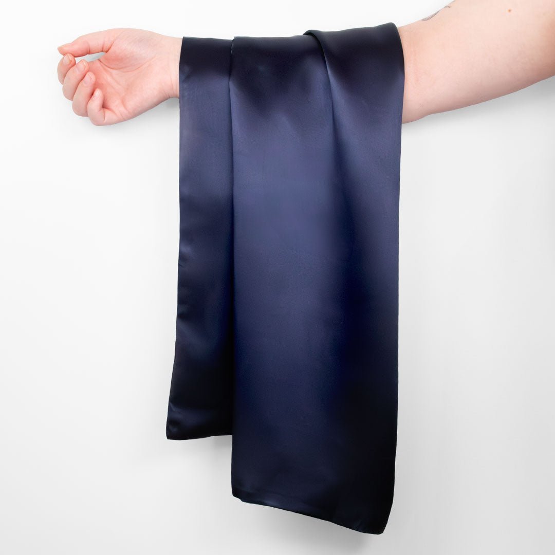 🎁 iGlow Silkeputetrekk - Blue Twilight (Mørk blå) (25% off) - iGlow.no