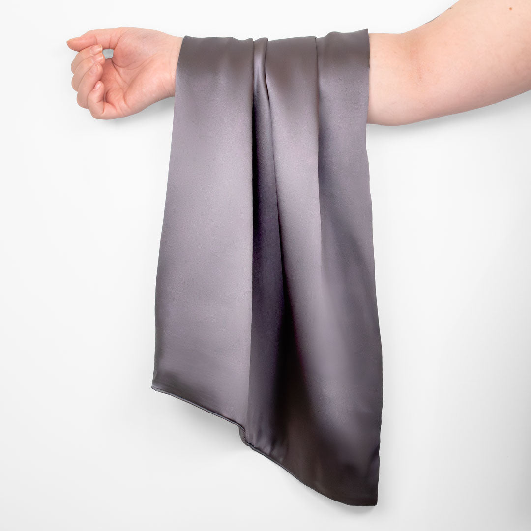 🎁 iGlow Silkeputetrekk - Grey Shadows (Grå) (20% off) - iGlow.no