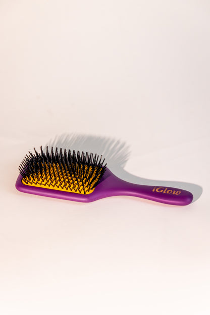 iGlow Paddle Brush sett fra siden med lilla håndtak