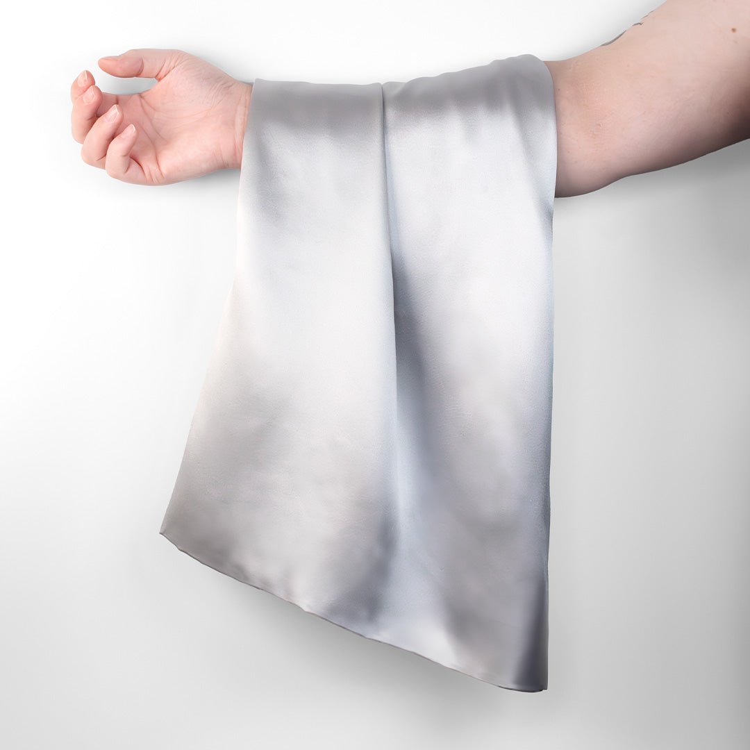 iGlow Silkeputetrekk, Serene Silver &amp; Teddytøfler, Sweet Blue - iGlow.no