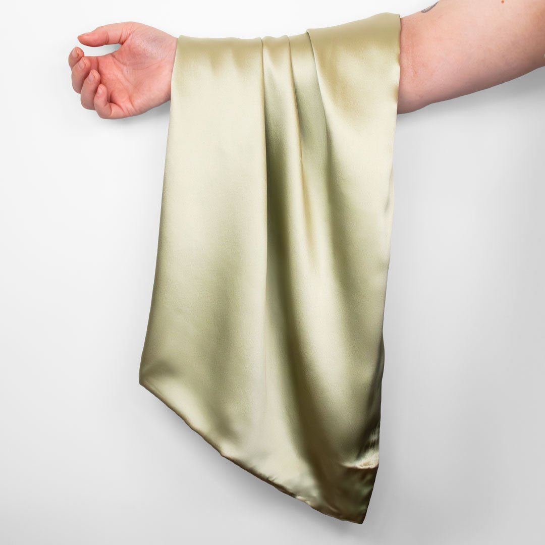 iGlow Silkeputetrekk, Tranquil Green &amp; Teddytøfler, Soft Cream - iGlow.no
